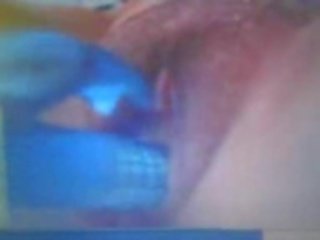 Skype gadis godaan menggunakan biru mainan
