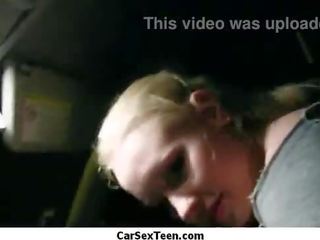 Αμάξι βρόμικο βίντεο έφηβος/η hitchhiker σκληρό πορνό σφυροκόπησε 10