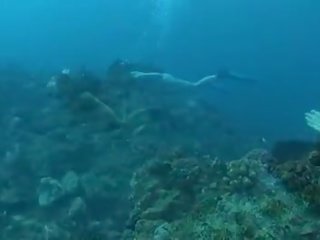 מתחת למים סקס