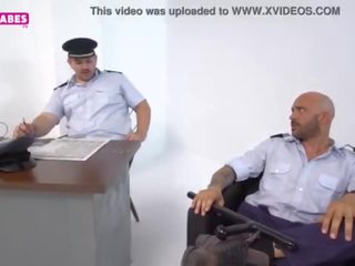 Sugarbabestv&colon; greeks polis officer kön